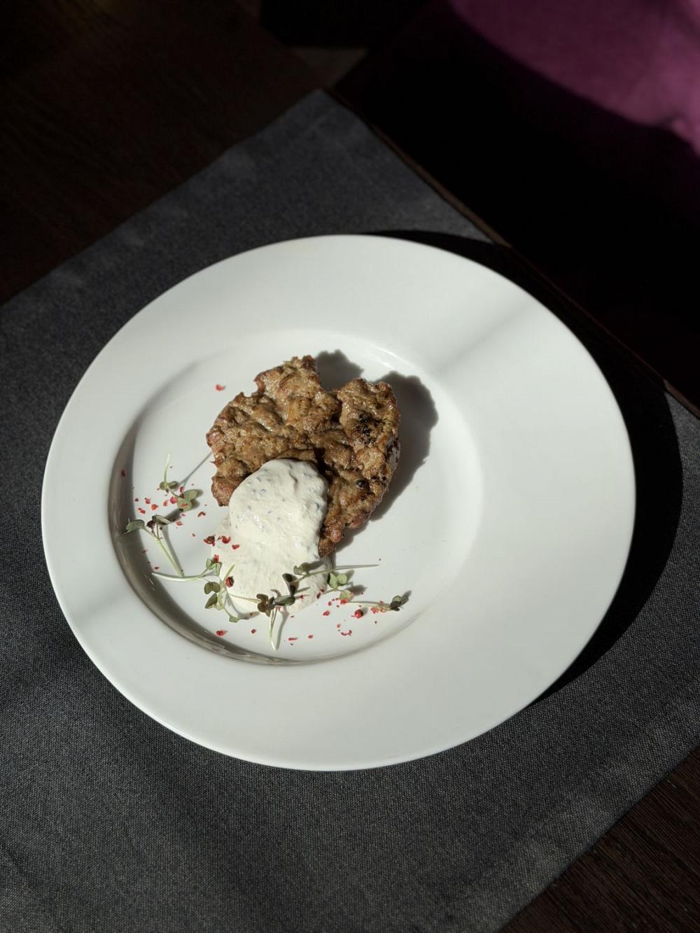 3. Отбивная из свинины с перечным соусом