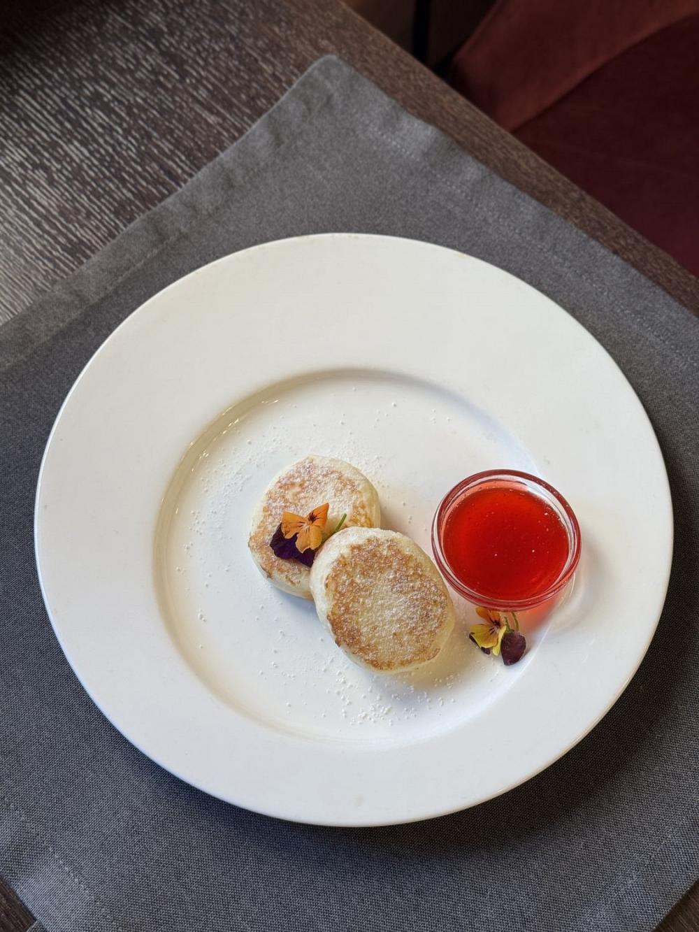 5. Сырники домашние сгущенка/варенье/сметана