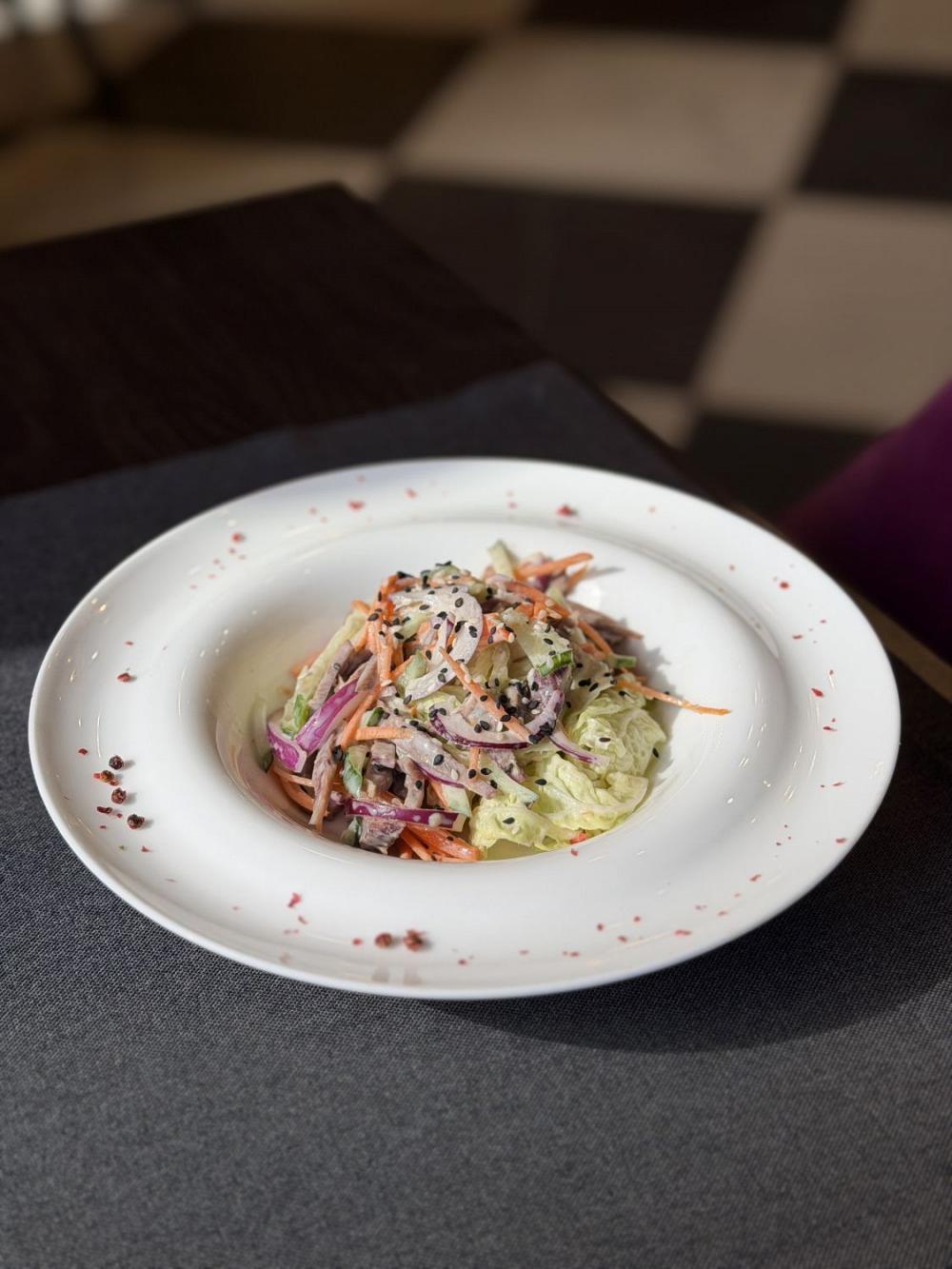 1. С языком, овощами и ореховым соусом