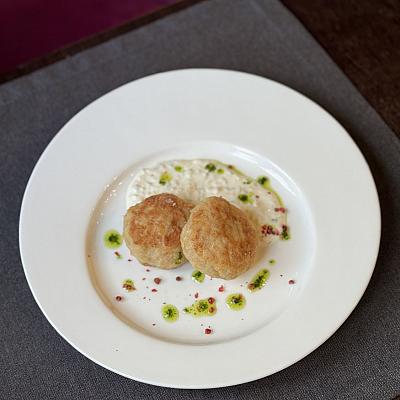 3. Биточки из курицы со сливочно-луковым соусом
