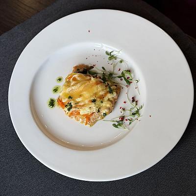 3. Кета запеченная под овощами