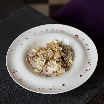 1. С курицей, орехом и шампиньонами