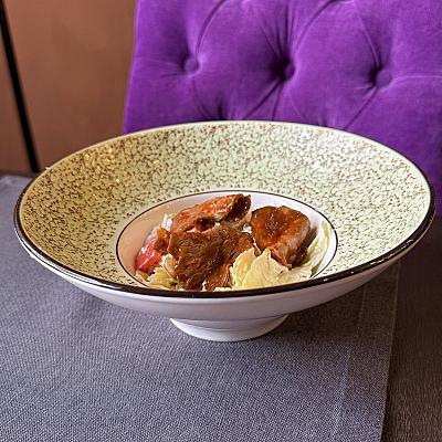 1. Салат с ростбифом, яйцом и томатами